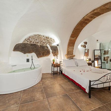 Romantic Loft With Jacuzzi In The Castle Castelsardo Exterior photo