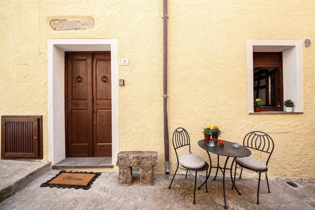 Romantic Loft With Jacuzzi In The Castle Castelsardo Exterior photo