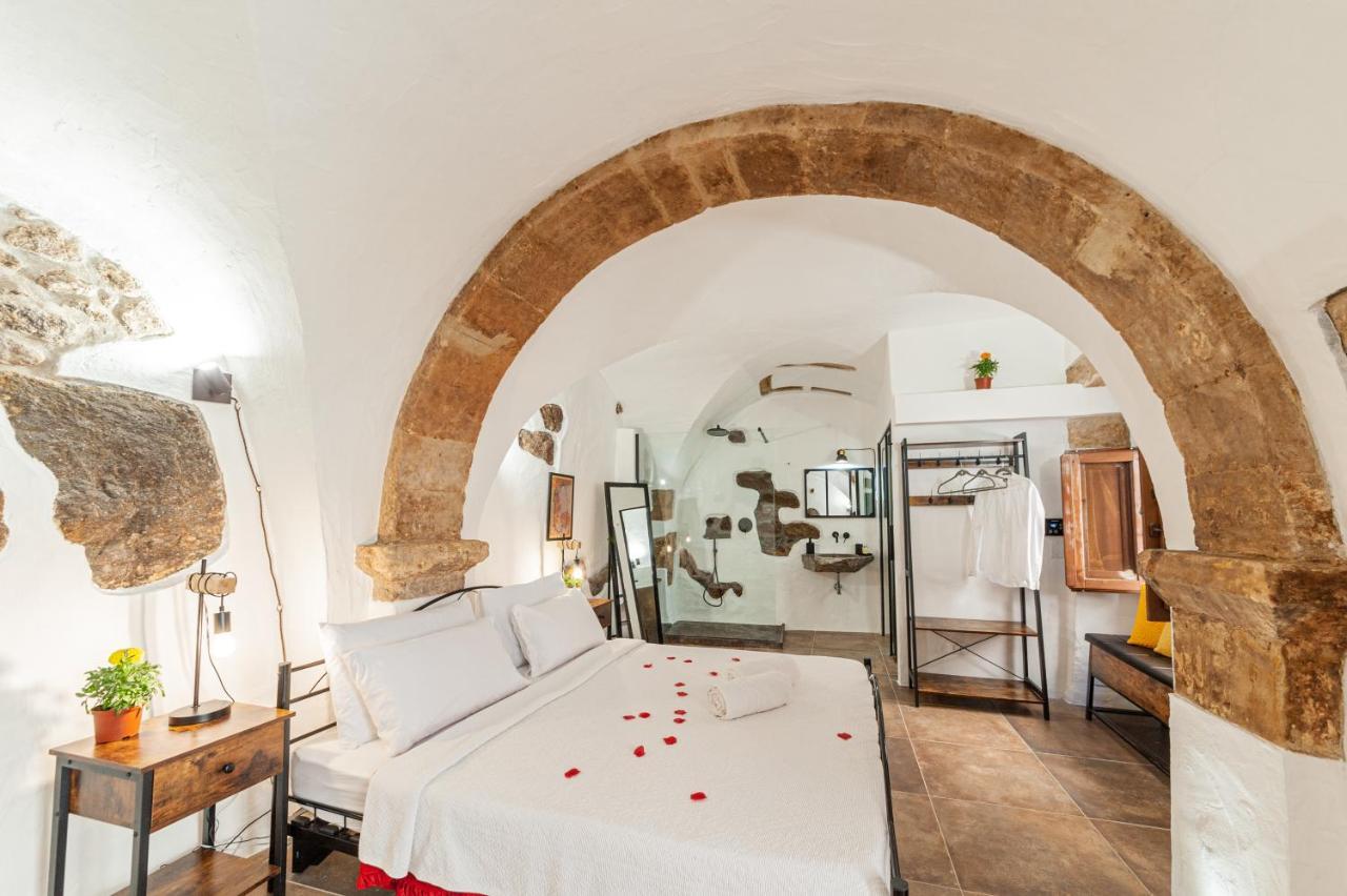 Romantic Loft With Jacuzzi In The Castle Castelsardo Exterior photo