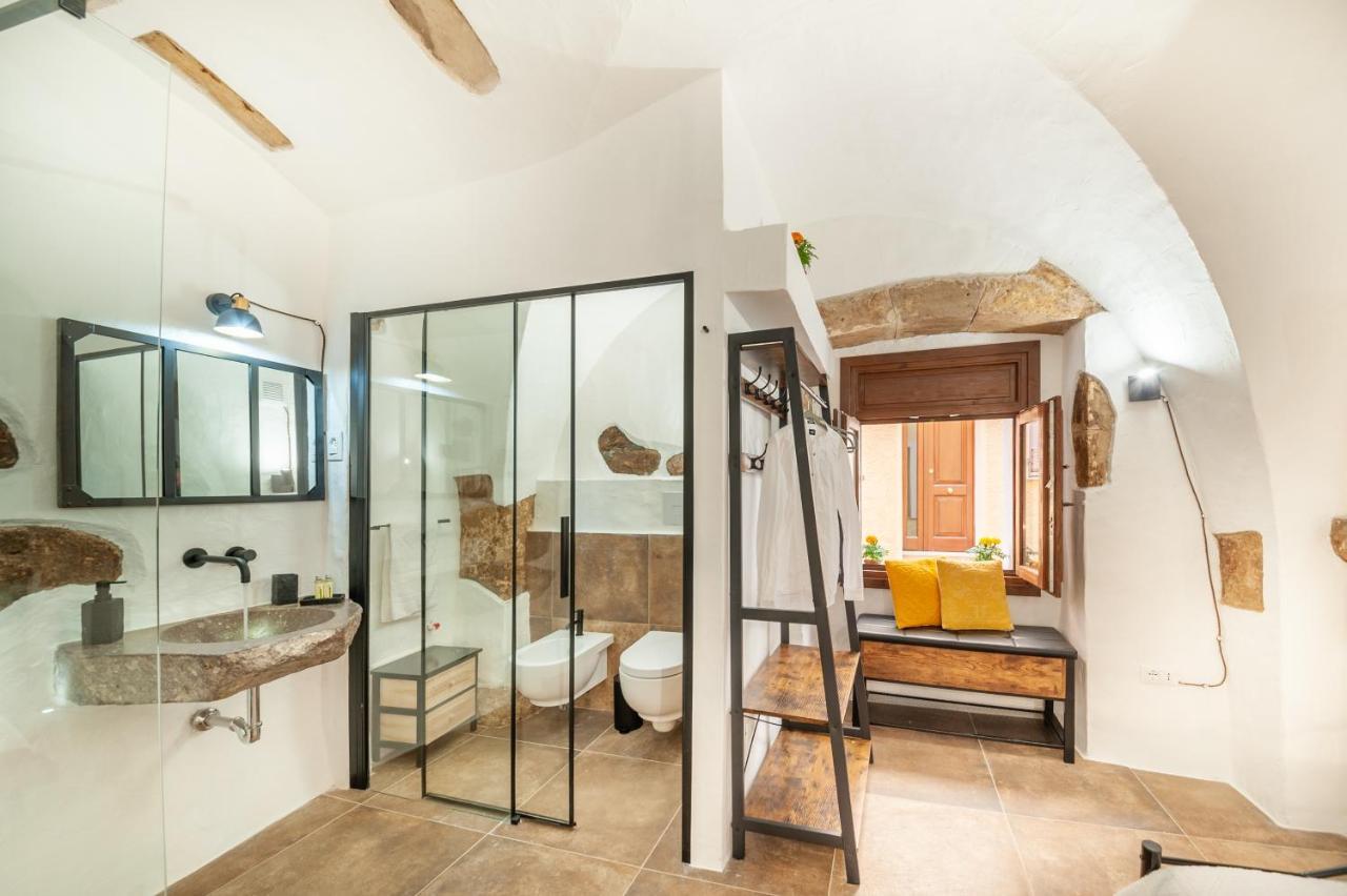 Romantic Loft With Jacuzzi In The Castle Castelsardo Exterior photo