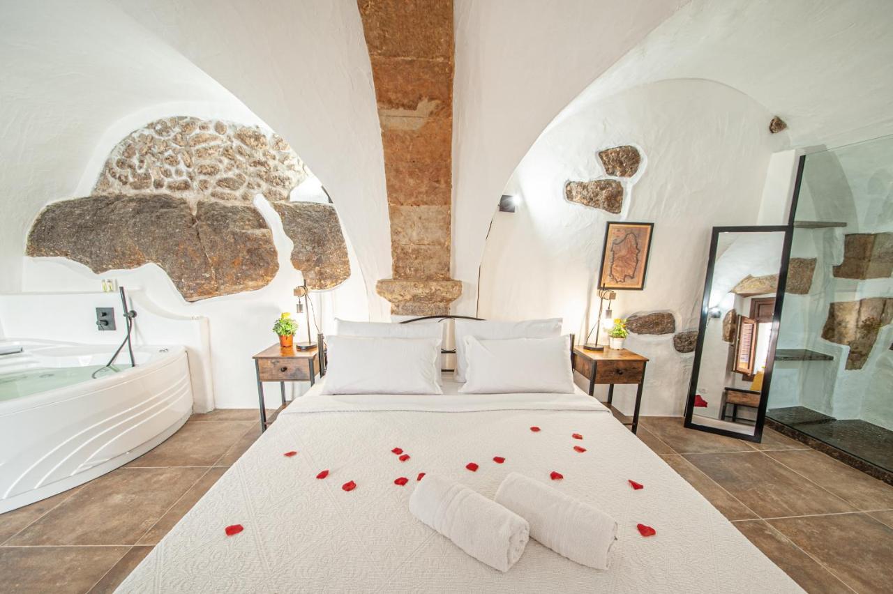 Romantic Loft With Jacuzzi In The Castle Castelsardo Exterior photo