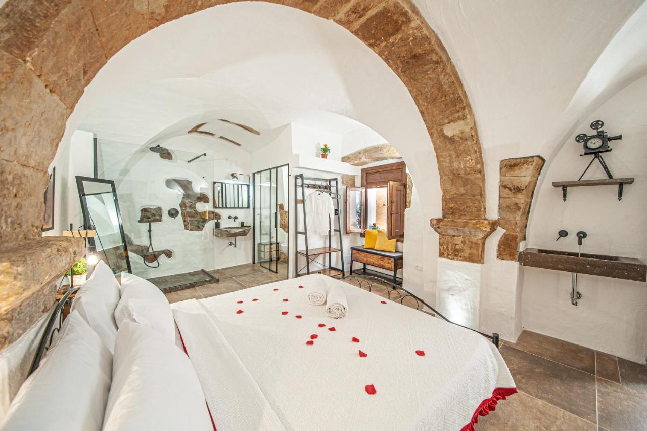 Romantic Loft With Jacuzzi In The Castle Castelsardo Exterior photo